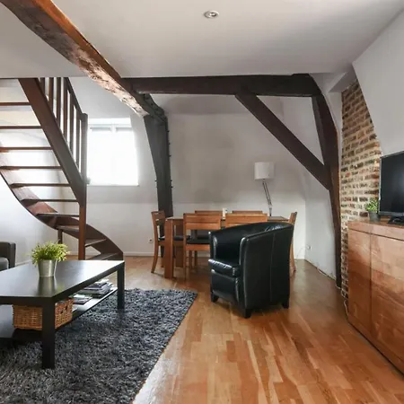 Charming Flat At The Heart Of Old Close To Stations - Welkeys 아파트