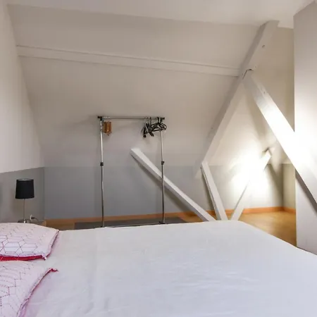 Charming Flat At The Heart Of Old Close To Stations - Welkeys *