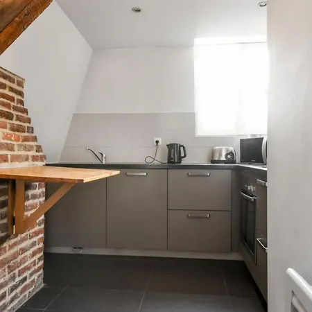 아파트 Charming Flat At The Heart Of Old Close To Stations - Welkeys